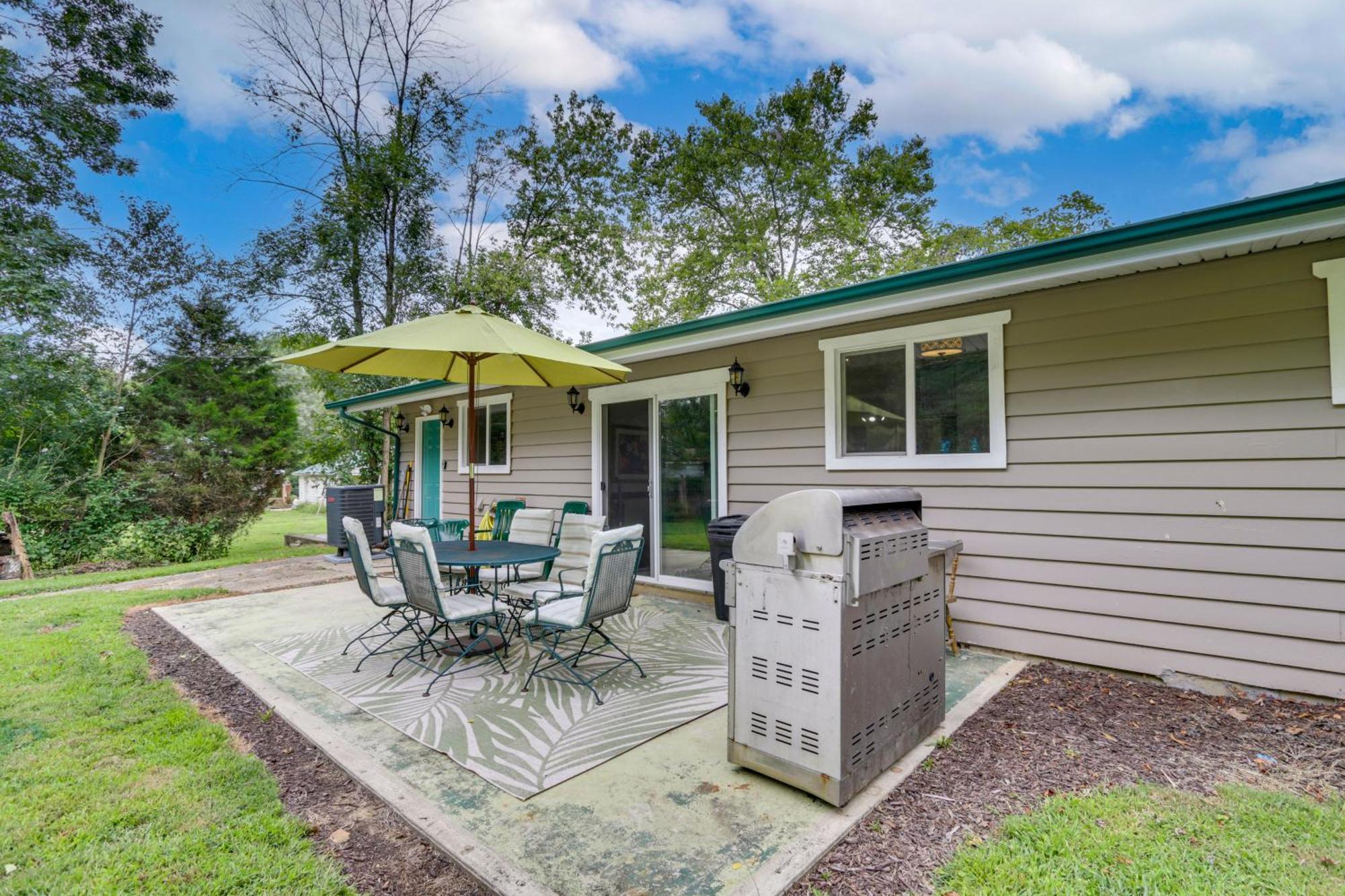 Cottage With Yard And Grill About 21 Mi To Hocking Hills! Nelsonville Buitenkant foto